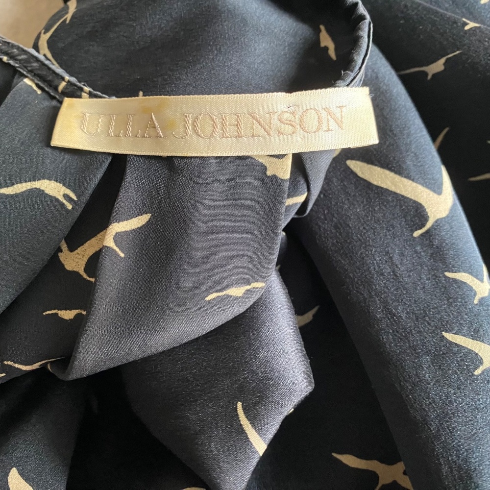 Ulla Johnson navy blue and ivory flock of birds print silk top Size 6 - Picture 11 of 12